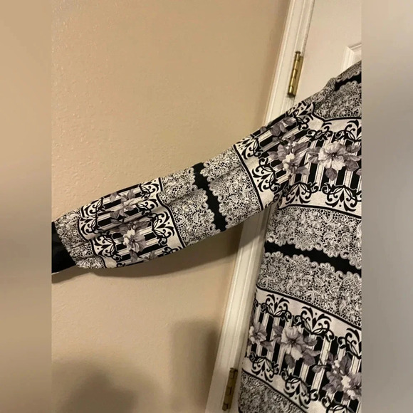 Vintage 80’s Adrianna Papell Floral Geometric 100% Silk Button Up Blouse Size 6 - Picture 6 of 9